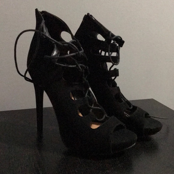 Fashion Nova Lace Heels, Size 9, Black - Picture 2 of 4